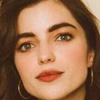 Angela Trimbur Desnuda
