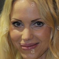 Annina Ucatis Desnuda
