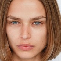 Birgit Kos Desnuda