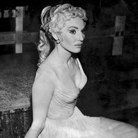 Diane Cilento Desnuda