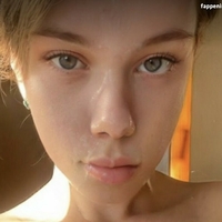 ellabob Desnuda