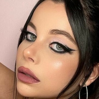 Ellise Desnuda