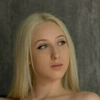 Elly Show Desnuda