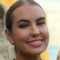 Emily Roberts Desnuda