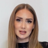 Goddess Kira Gold Desnuda