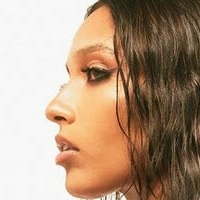 Isha Kaur Dhillon Desnuda