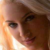 Jolie Blonde X Desnuda