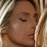 Nikki Luciaa Desnuda