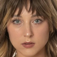 Quinn.__ Desnuda
