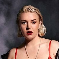 Self Esteem Desnuda